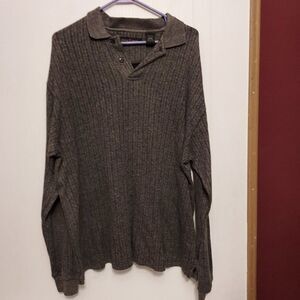 Pierre Cardin L EX COND pit to pit 24 length 27 1/2  Grey